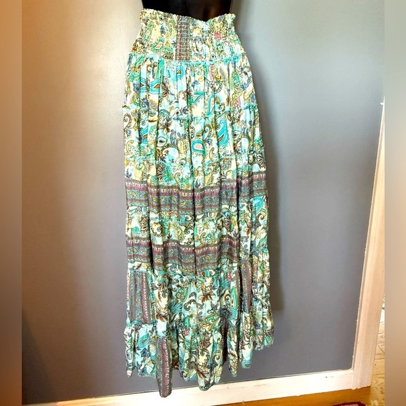 High Low Ruffled Art Silk Skirt One Size Elasticized Waistband W/ Gold Accents - Picture 4 of 7